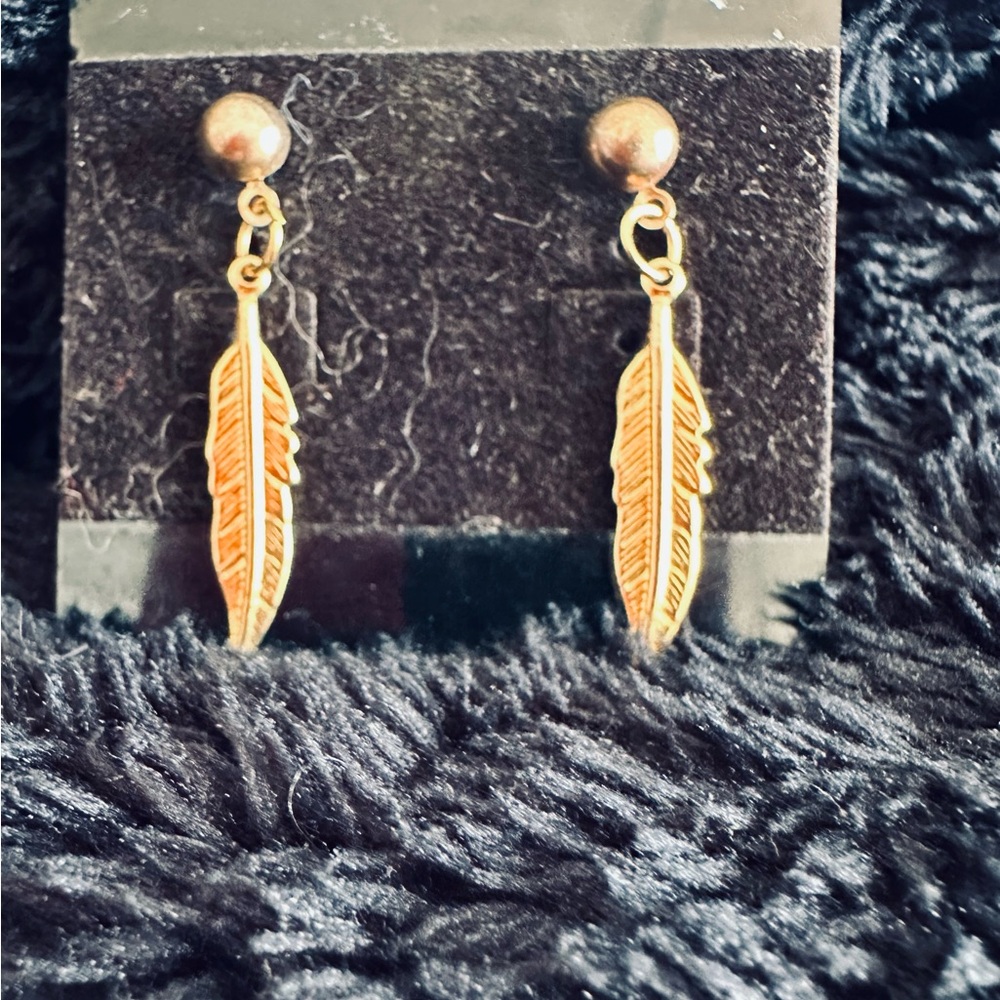 Gold Feather elegant Drop Earrings posts - Picture 2 of 4